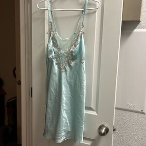 Green chemise, Size Large. Used, in good condition. Non-smoking home.